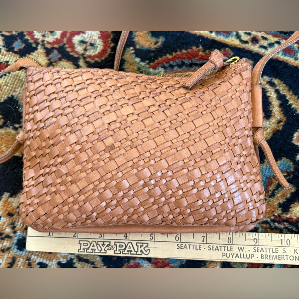 Madewell The Knotted Woven leather Crossbody bag, camel tan color - Picture 3 of 15